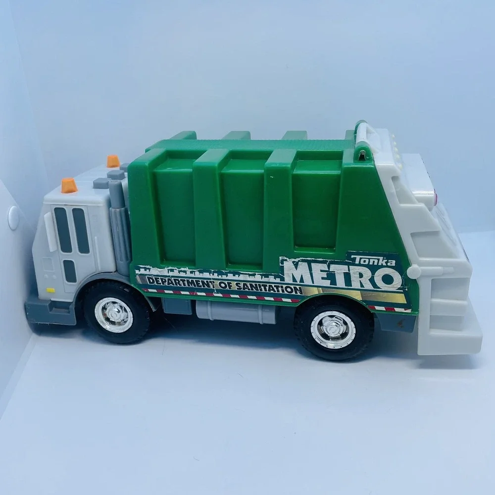 COLLECTIBLE 2013 HASBRO TONKA METRO DEPT‎ OF SANITATION GARBAGE TRUCK #06590